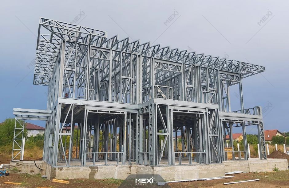 casă metalică construită pe sistem de cadre din profile din oțel