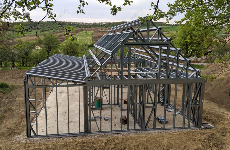 casă construită pe sistem de cadre metalice ușoare în Sălaj