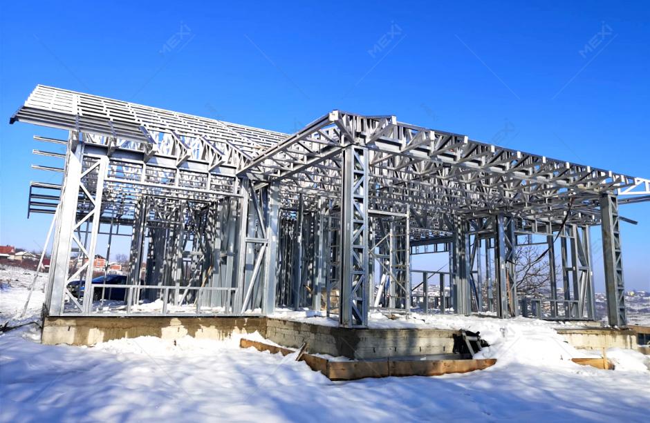 casa ridicata pe structura metalica usoara MEXI