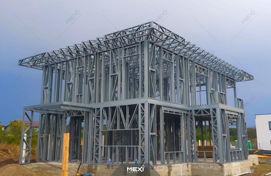 casă metalică construită pe sistem de cadre din profile din oțel