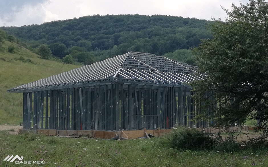 structura usoara din otel zincat